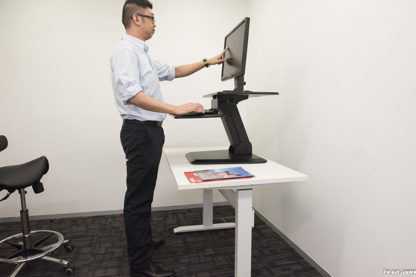 Black Height Adjustable Standing Desk Gas Spring Monitor Riser, Tabletop Sit to Stand Workstation Converter (model RDF)