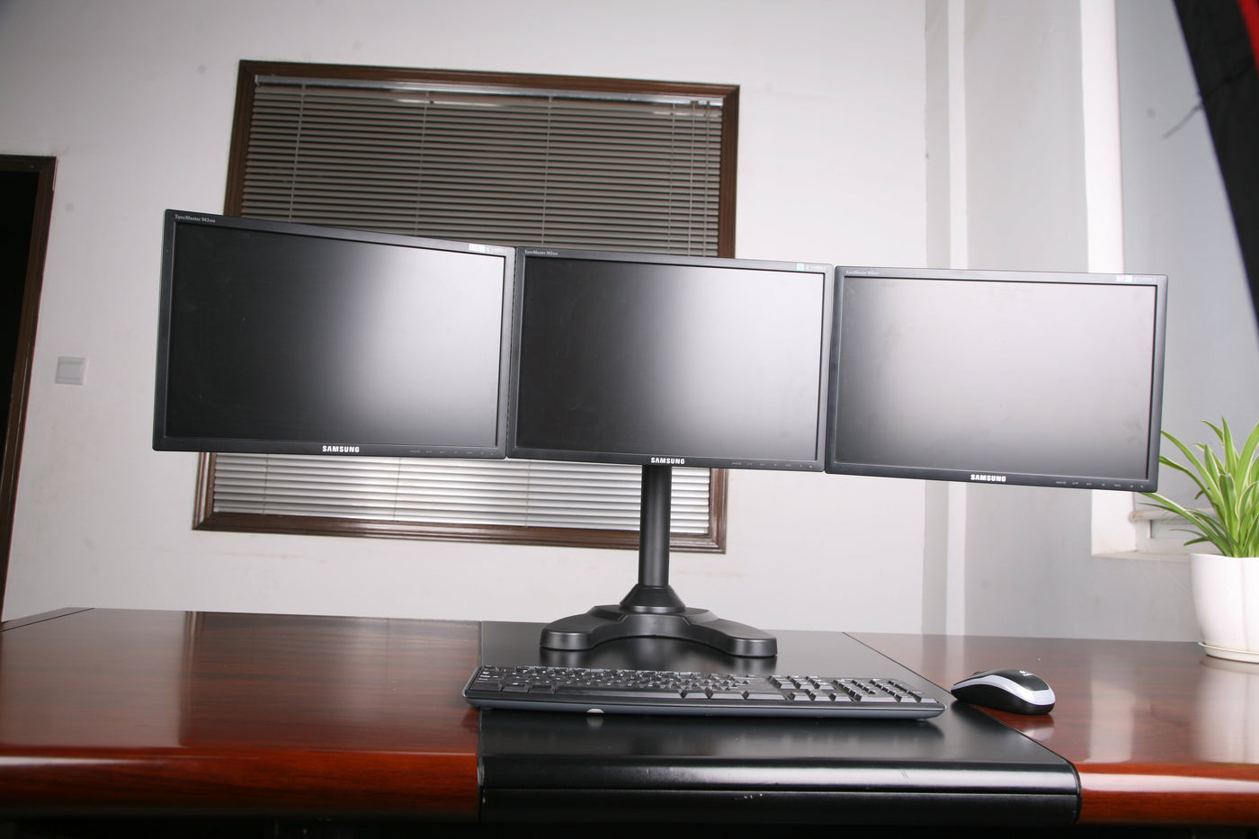 三台顯示器獨立液晶電腦螢幕台安裝 19，20， 22， 23， 24 英寸顯示器 VESA 75 和 100 相容全運動， 66 磅容量 （3 水平顯示器）